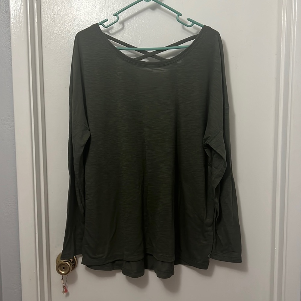 Criss cross in the back